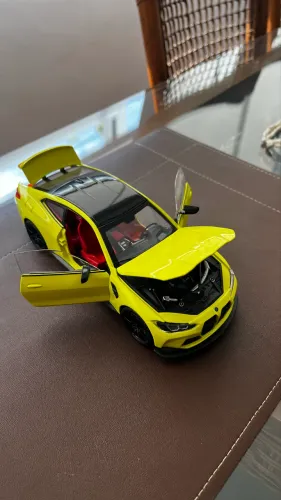 Miniatura BMW M4 1/24