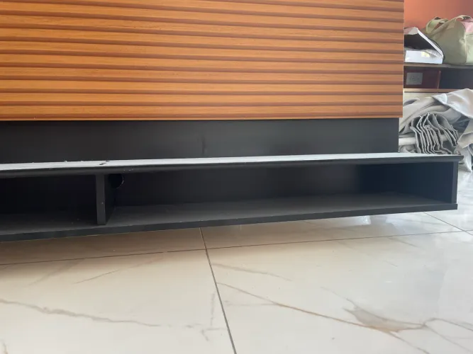 Painel tipo ripado para TV