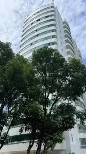 Condomínio localizado no Adrianopolis com 3 dormitórios, sendo 3 suites