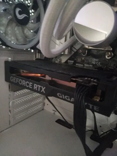 Placa de vídeo RTX 4060 8gb Gibabyte
