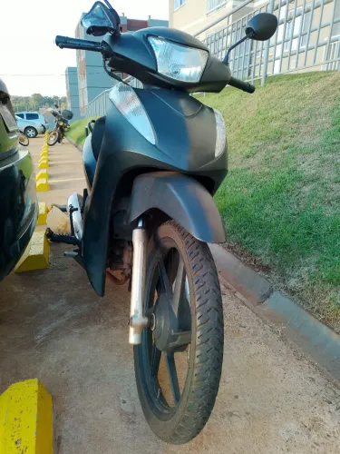 Vende-se BIZ 125 PRETA FOSCA 2015
