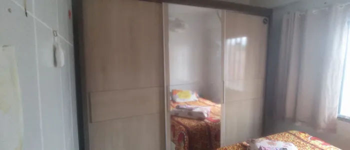 Vendo guarda-roupa de casal 3 portas de correr com espelho
