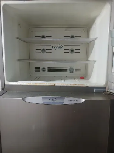 Geladeira com vazamento de gás