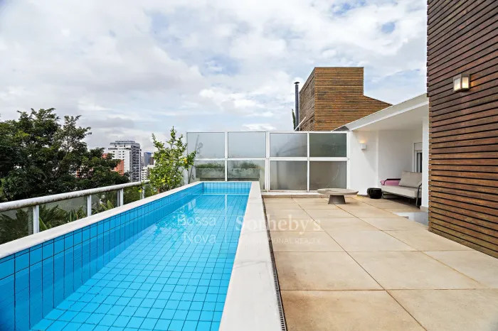 Casa de condomínio moderna com vista privilegiada