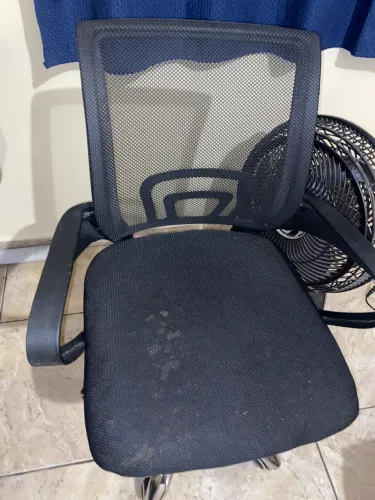 Cadeira escritório quebrada