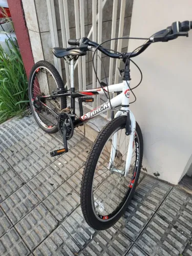 Bicicleta Aro 24 Axess 21v Branca e Preta Aero Track Bikes