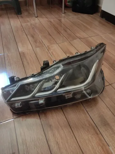 Farol Corolla Gli Xei 2020/22 L.E eletrico com led , garras danificadas conforme as fotos 