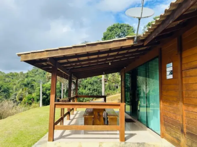 Chácara em Domingos Martins: Casa de Madeira em Amplo Terreno de 5.700m²