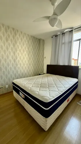 Cama queen com cabeceira