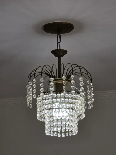 Dois lustres com pedras cristal
