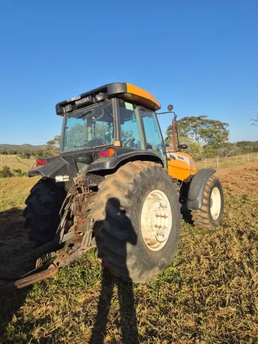 Trator Valtra BM125i