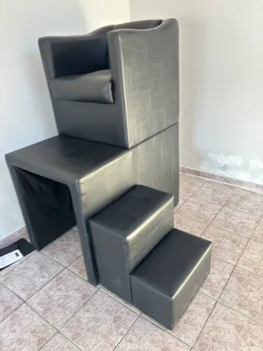 Poltrona alta para manicure/ pedicure/ podóloga