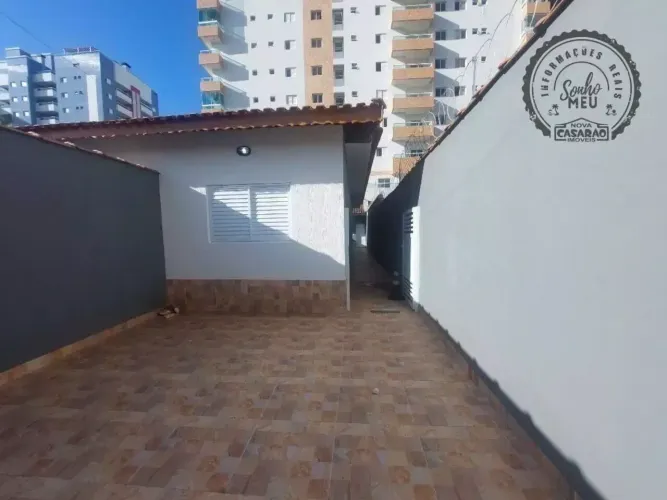 Casa à Venda na Vila Guilhermina | 2 Dormitórios, Edícula e Excelente Localização