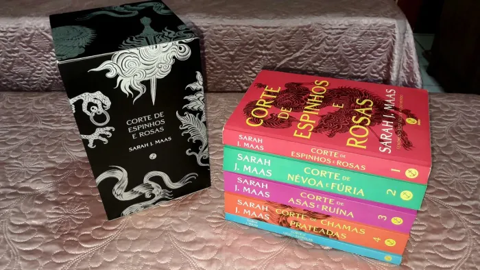 Sagas ACOTAR seminovos/novos
