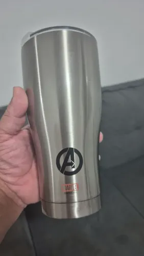 Camisa seleção brasileira Nike e copo vingadores marvel
