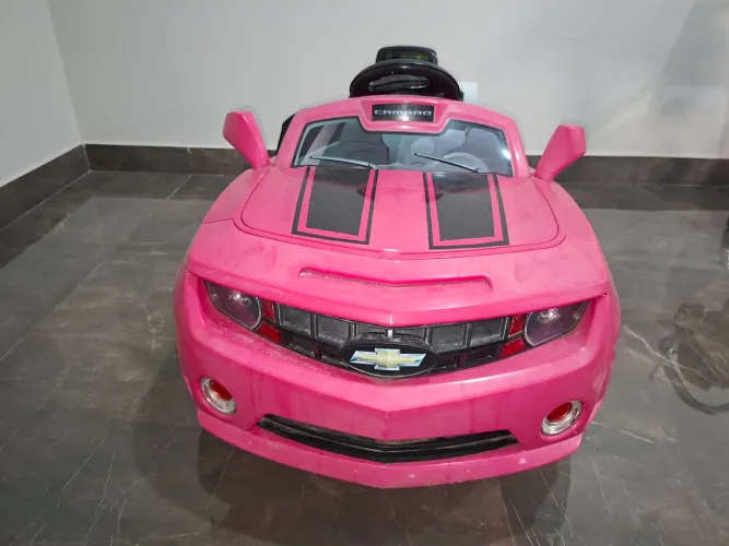 Carrinho elétrico para criança (Camaro Rosa) usado 