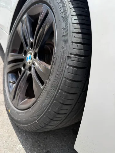 RODA 17 BMW COM PNEUS 
