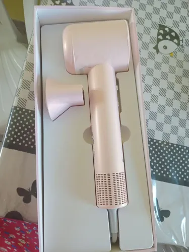 Vendo esse lindo secador de cabelo, novo nunca usado .