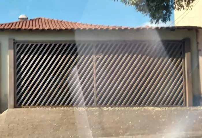 Portão Basculante com Batente (Ótimo estado de conservação)