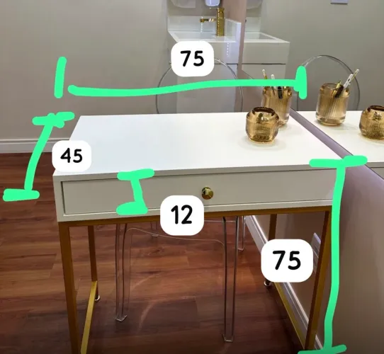 Mesa de escritório em Mdf e metalon dourado