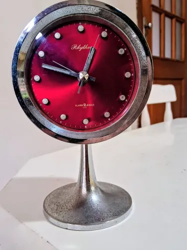 Relógio de mesa antigo Rhythm