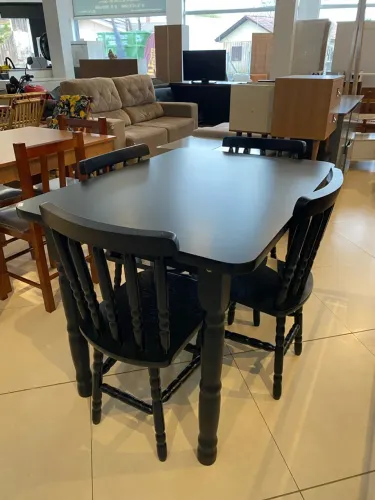 Conjunto de mesa + 4 cadeiras de madeira