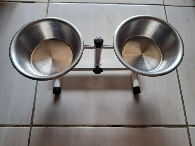 Comedouro duplo com regulagem novo.