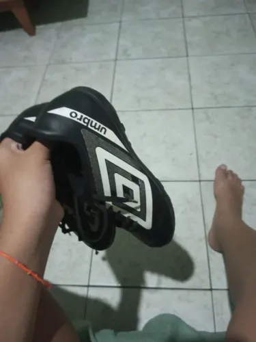Chuteira umbro Society
