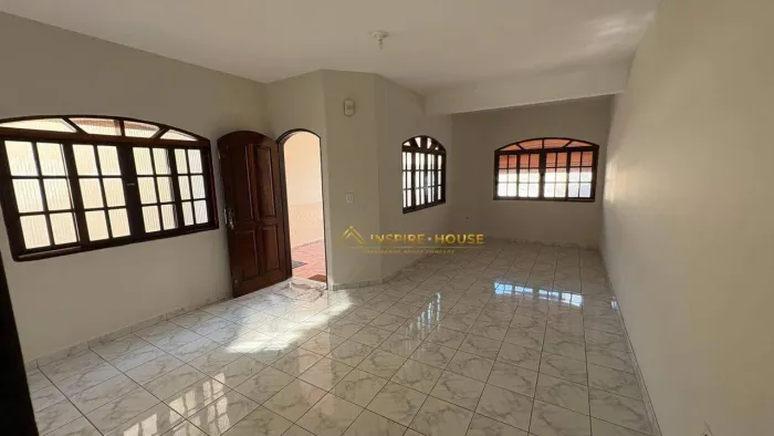 Sobrado com 3 dormitórios para alugar, 350 m² por R$ 4.200/mês - Jardim Ismênia - São José
