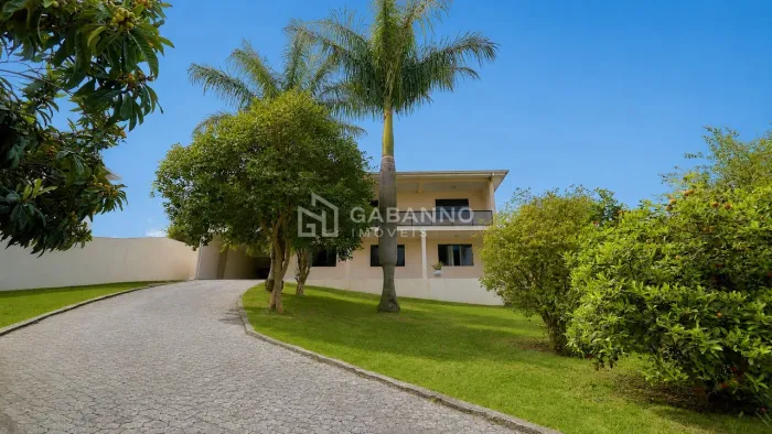 SOBRADO ESPAÇOSO COM 7 QUARTOS E 14 VAGAS DE GARAGEM NO ATUBA - COLOMBO!