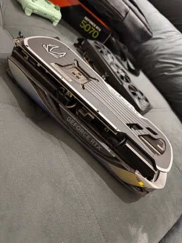Placa de Vídeo - RTX 4070 Ti Zotac Trinity