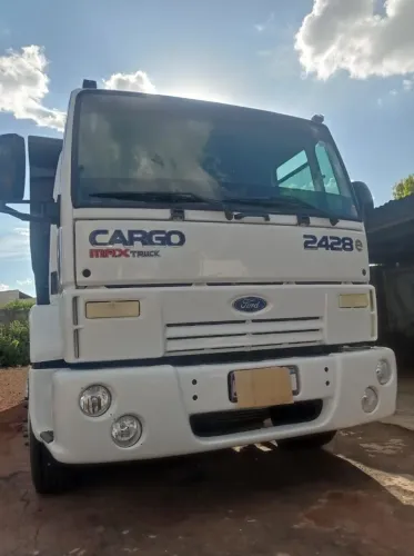 VENDO CAMINHÃO CAÇAMBA BASCULANTE FORD CARGO 2428E