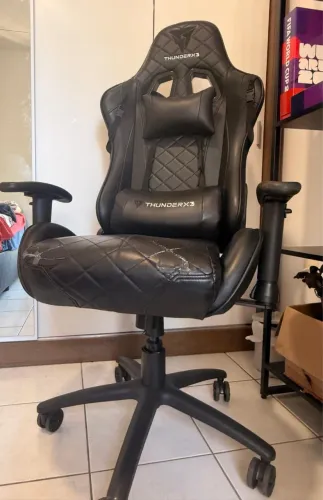 Cadeira Gamer ThunderX3 Reclinável com Apoio Lombar e Cervical