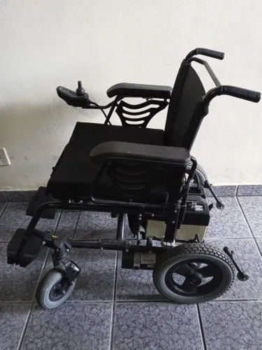 Cadeira motorizada seminova 
