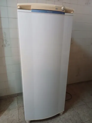 Geladeira Consul monoporta em ótimo estado