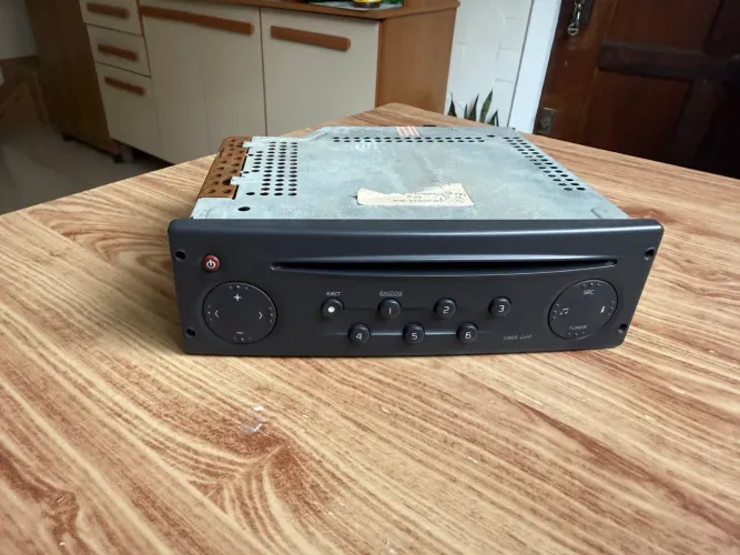 Som automotivo original Renault Clio 2001/2002 - apenas rádio funcionando, CD com defeito