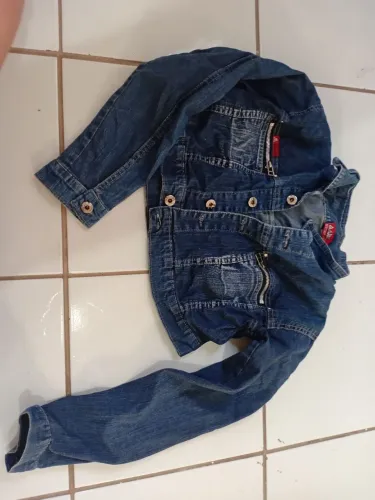 Vendo jaqueta pequena jeans