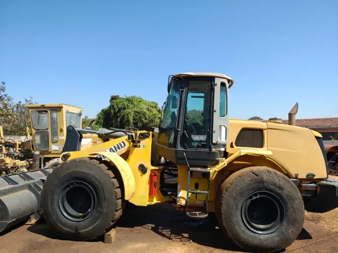 Pá carregadeira W190 New Holland