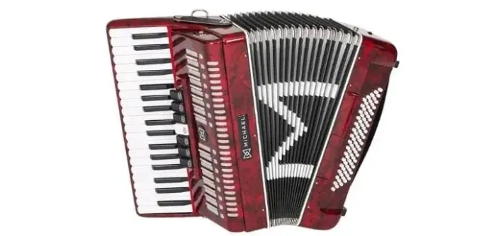 Acordeon Michael acm8007 80 baixos piano vermelho com case e alças.