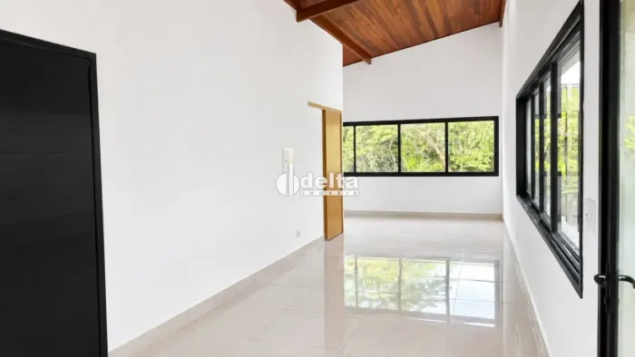Sala comercial disponível para locação no bairro Cidade Jardim em Uberlândia-MG
