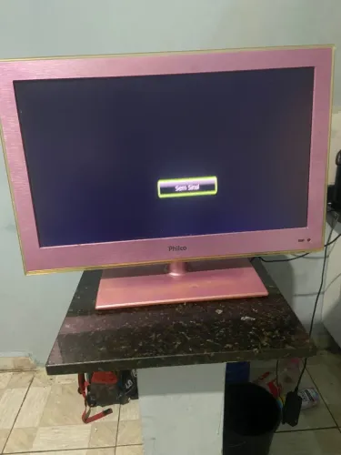 Tv Philco 24 polegadas  DETALHE SOMENTE NA ENTRADA DO HDMI
