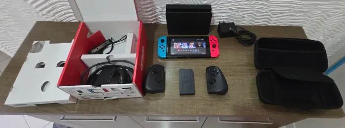 Nintendo switch V2 bloqueado com caixa, case de transporte e acessórios