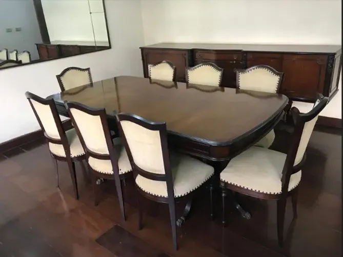 Mesa de jantar em mógno com 8 cadeiras - extensível