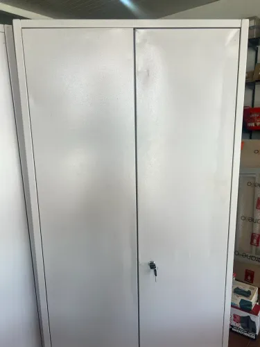 Armario em aço 2 portas c/chave (Com avarias)