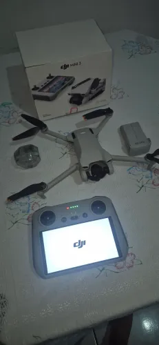 DJI Mini 3 + Controle com Tela + Bateria ? Estado de Novo