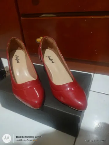 Scarpin Bloco de Verniz Vermelho Confort