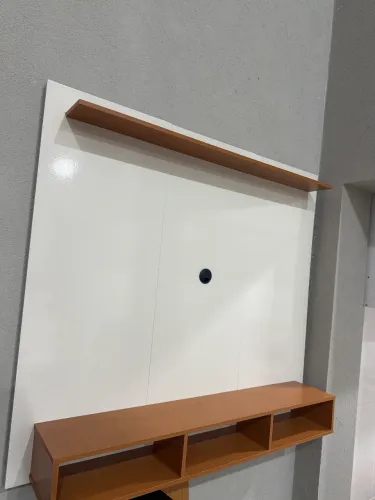 Painel Aconchego Off White Cinamomo de TVs até 50 Polegadas EM OFERTA Já Montado