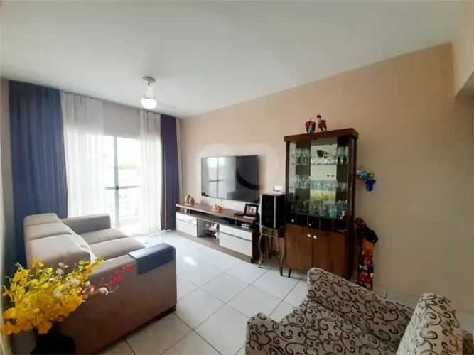 Apartamento à venda com 3 quartos, sendo 1 suíte, no condomínio Portal de Andradas, Indaia