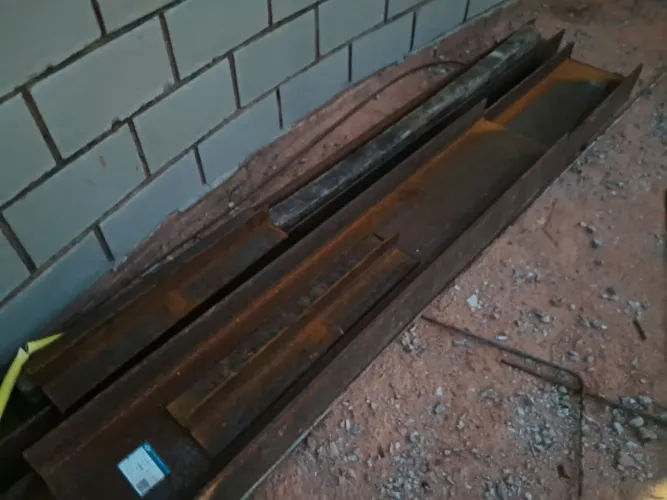Vende se retalhos de viga de aço w310x42,5 e vigas menores w250