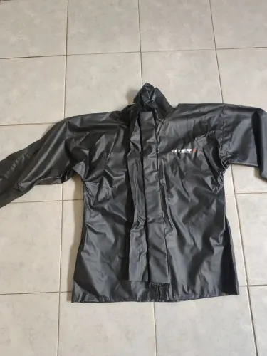 Capa de chuva pioneira 